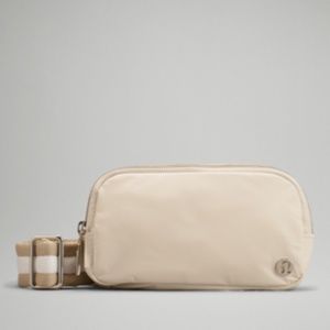 Lululemon EVERYWHERE CROSSBODY BAG